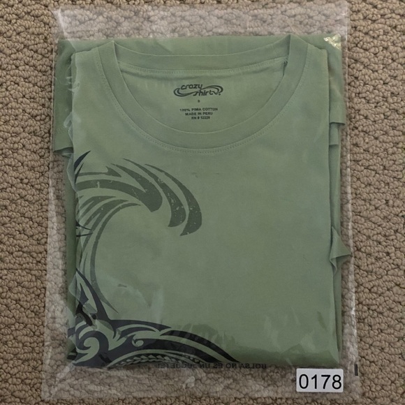 Crazy SHIRTS HAWAII Shark Hawaiian Theme Men S Small - Picture 5 of 5